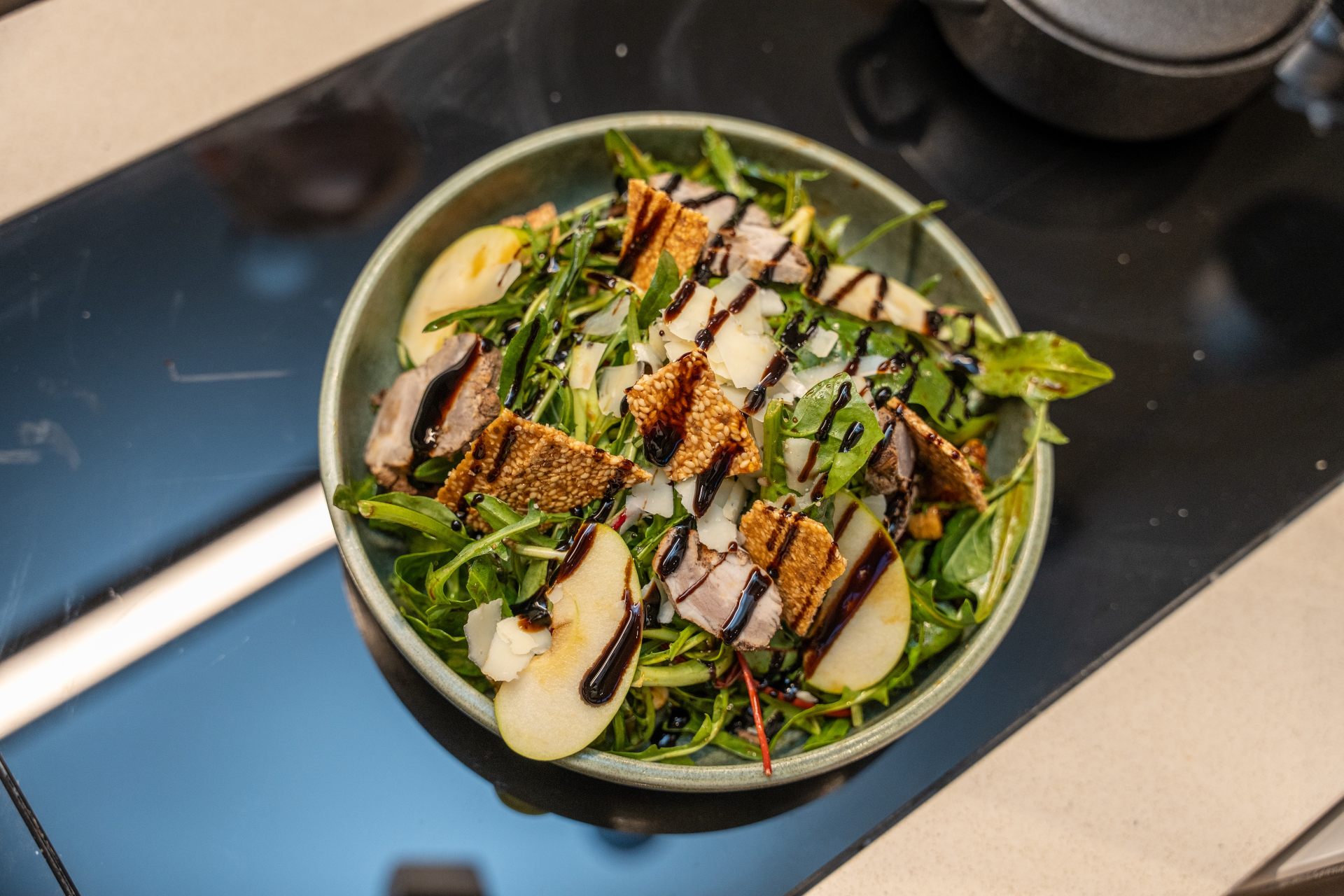 Arugula salad with apple